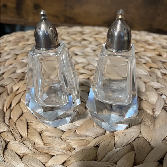 Cut And Polished Lead Crystal Salt And Pepper Shakers - Picture 3 of 7